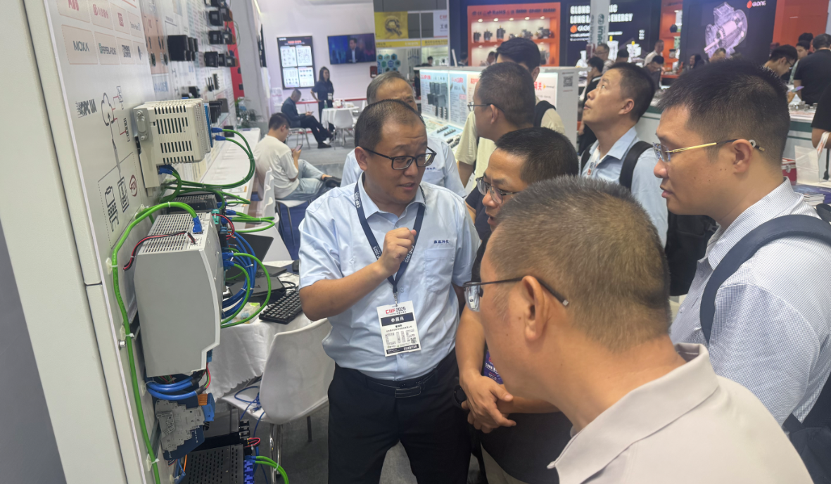 上海工博会第一天 | 鼎实APL技术展品吸引大批观众交流